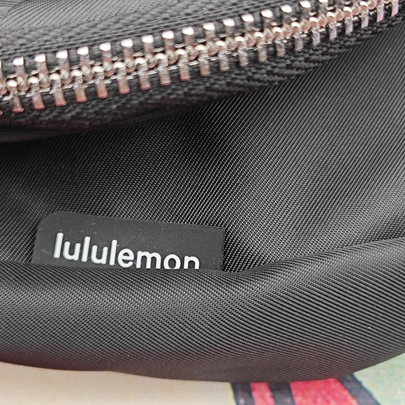 Lululemon silver All Night Festival Bag 5L - Picture 2 of 5